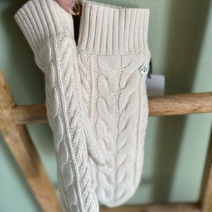 NWT Lululemon Show me the Sherpa Mittens Cream Angel Wing